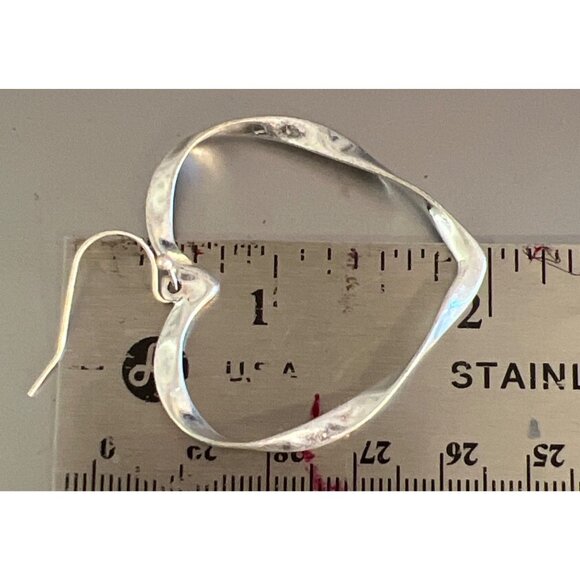 Vintage Silver Tone Heart Hoop Dangle Earrings Twisted Hammered Hook 2" Estate - Picture 4 of 5